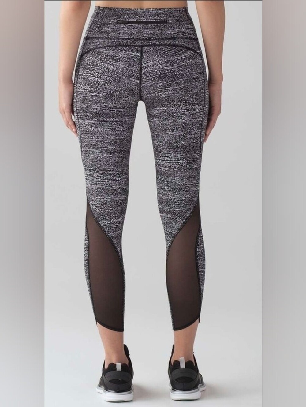 Lululemon Pace Perfect 7/8 Tight 25" | Air Time White Black / Black | Size 4 - Picture 6 of 6